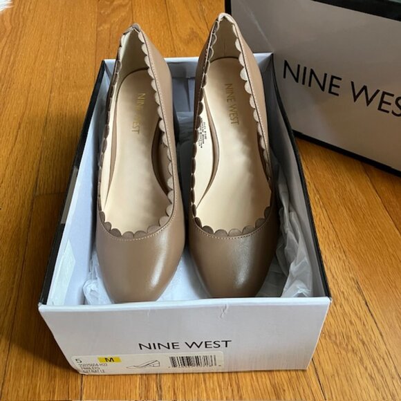 NWT Nine West Finnley0 leather pumps in Natural size 5 - Picture 2 of 11